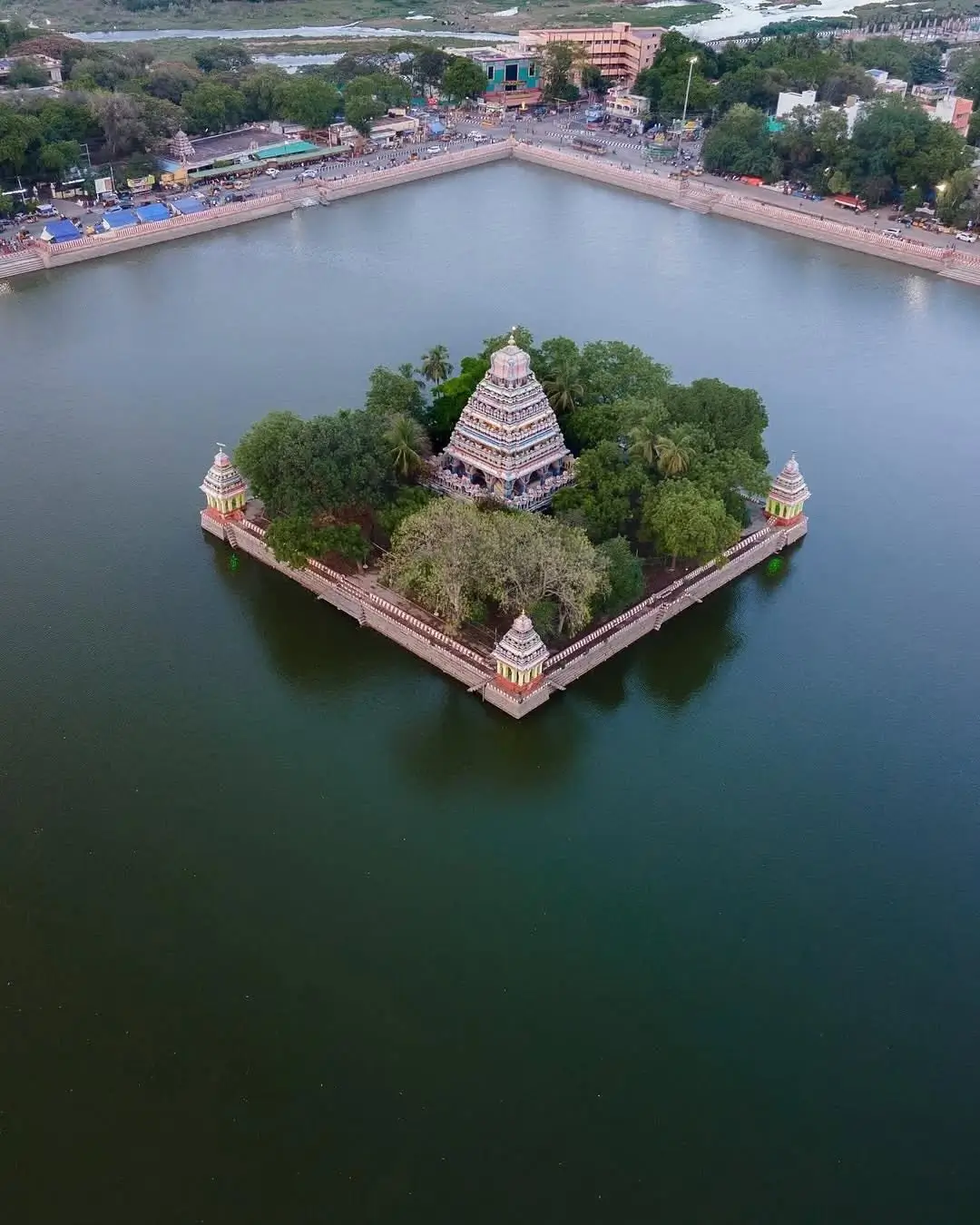 Vandiyur Mariamman Teppakulam temple tank with sacred water and mandapam in Madurai